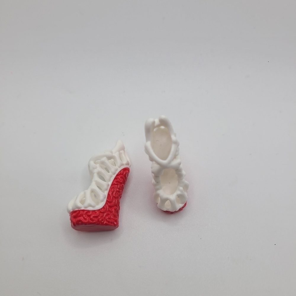 Monster High Doll Ghoulia Yelps Dot Dead Gorgeous or Ghouls Night Out shoes